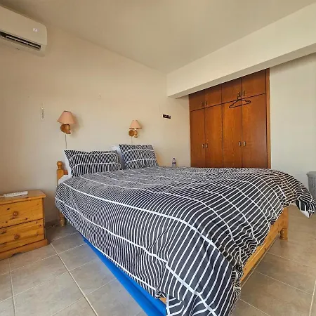 Apartament 1br Apt, Huge Balcony, Walk To Nissi *