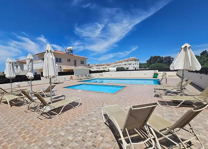 Διαμέρισμα 1br Apt, Huge Balcony, Walk To Nissi *