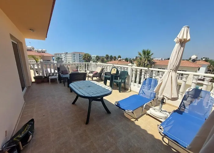 1br Apt, Huge Balcony, Walk To Nissi *