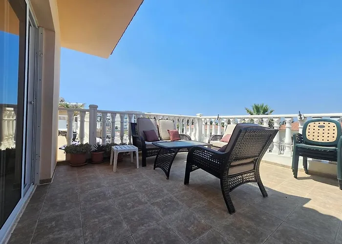 1br Apt, Huge Balcony, Walk To Nissi