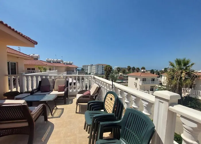 1br Apt, Huge Balcony, Walk To Nissi *