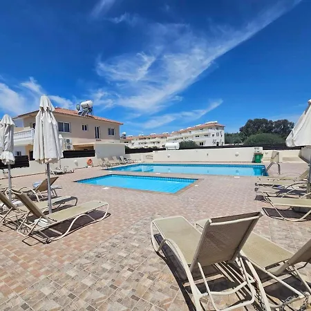 Apartment 1br Apt, Huge Balcony, Walk To Nissi *