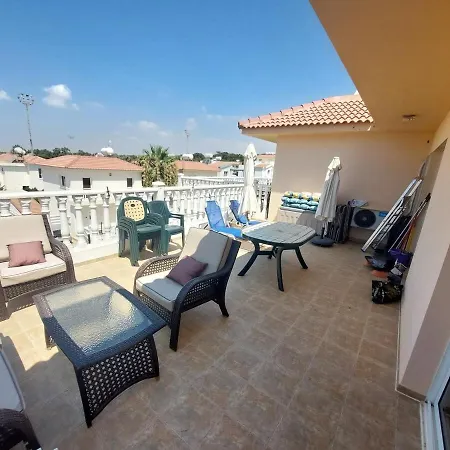 1br Apt, Huge Balcony, Walk To Nissi *