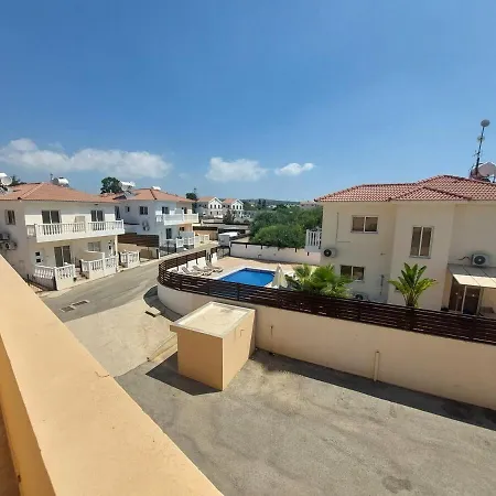 1br Apt, Huge Balcony, Walk To Nissi דירה