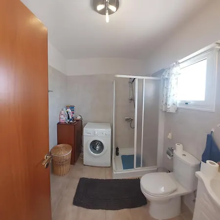 Lägenhet 1br Apt, Huge Balcony, Walk To Nissi