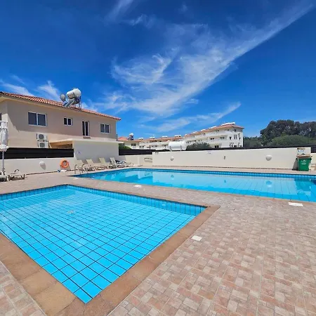 1br Apt, Huge Balcony, Walk To Nissi Lejlighed *