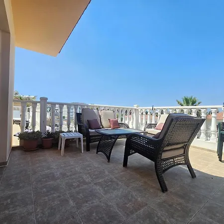 1br Apt, Huge Balcony, Walk To Nissi