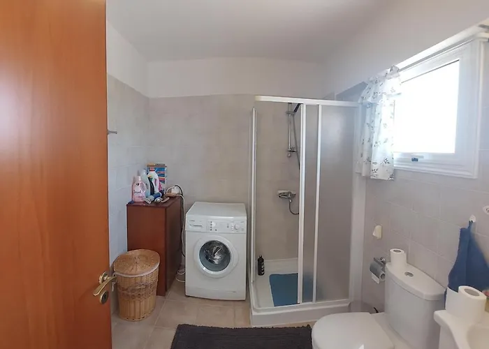 Apartament 1br Apt, Huge Balcony, Walk To Nissi