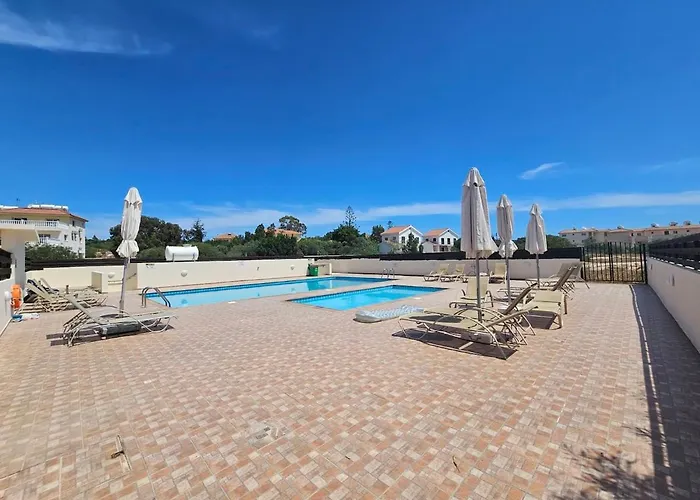 Apartamento 1br Apt, Huge Balcony, Walk To Nissi *