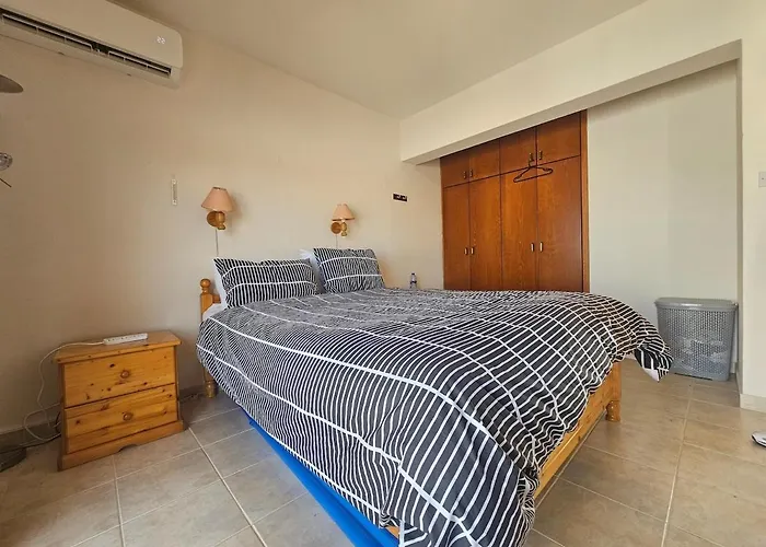 Apartament 1br Apt, Huge Balcony, Walk To Nissi *